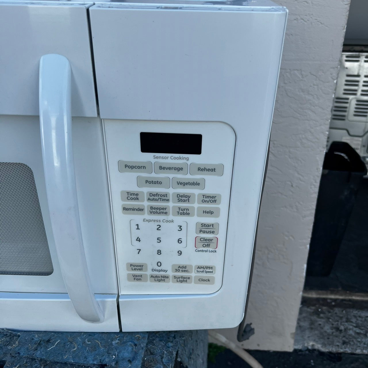 GE Over-the-Range Microwave GE Over-the-Range Microwave